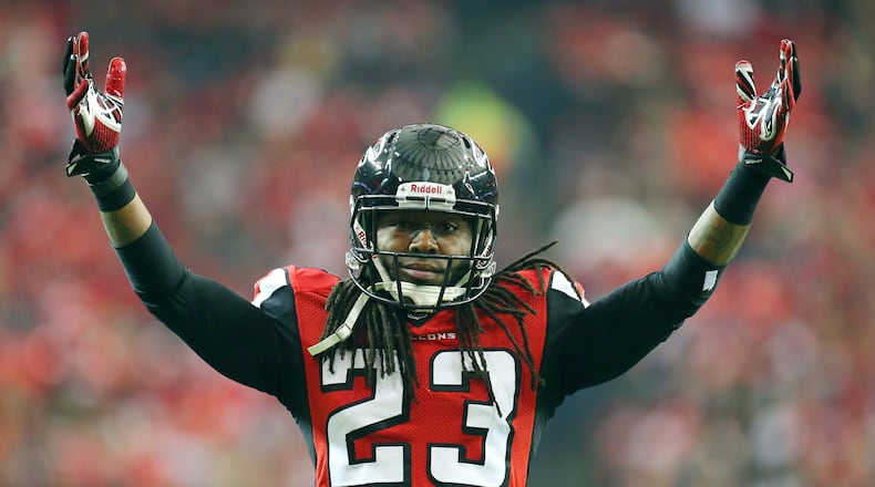 Dunta Robinson fires up the crowd during a 2012 game. AJC file photo: Curtis Compton