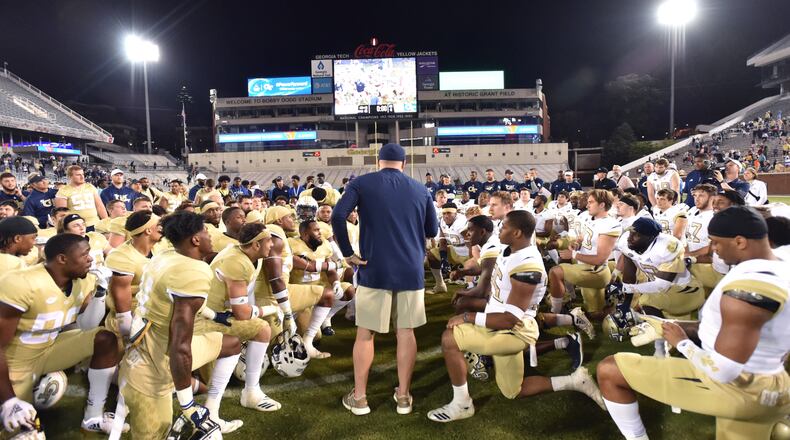 Georgia Tech coach Geoff Collins speaks to players after last year's spring game. HYOSUB SHIN / HSHIN@AJC.COM