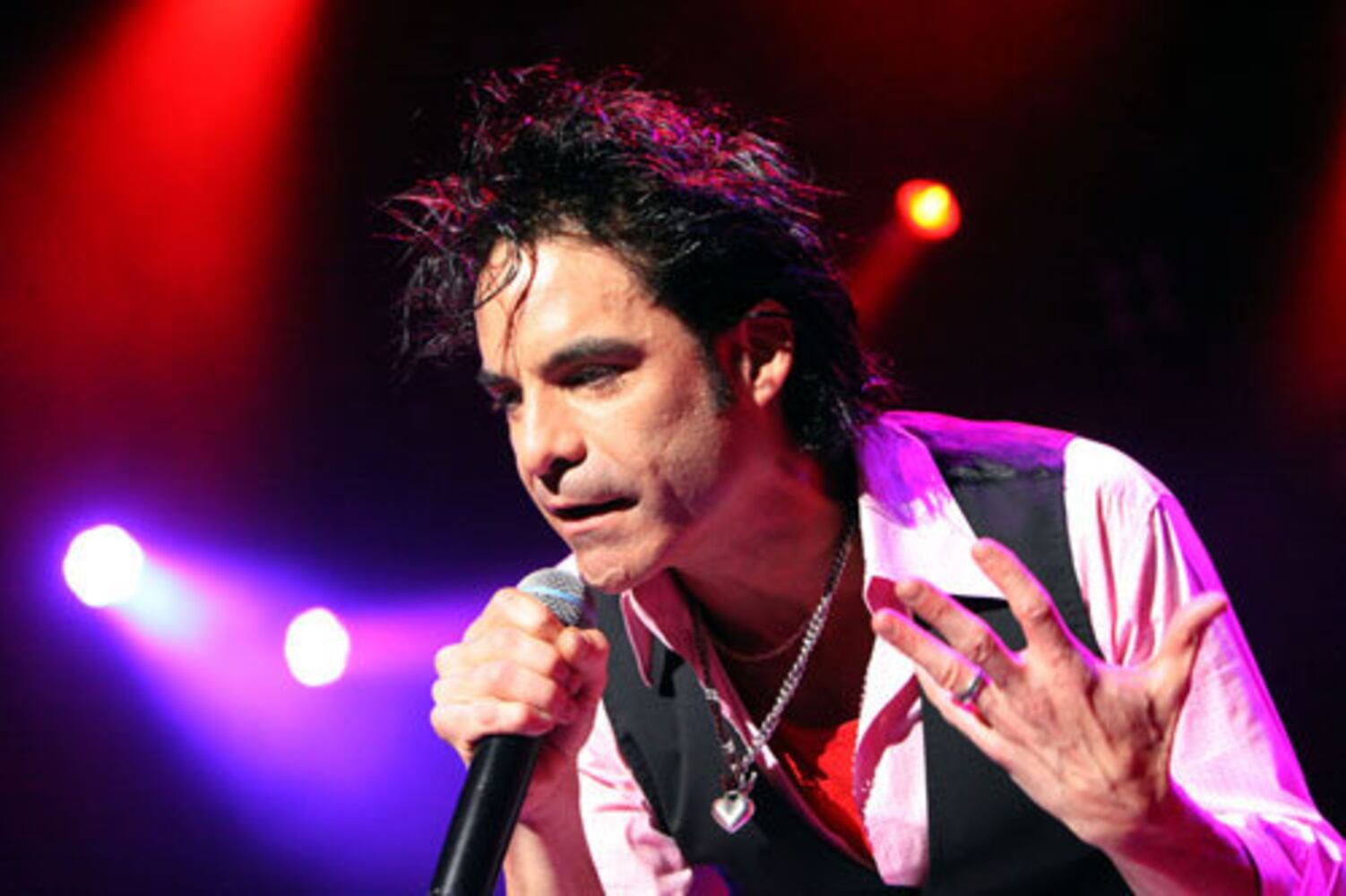 Train and Maroon 5 play to a sold out Verizon
