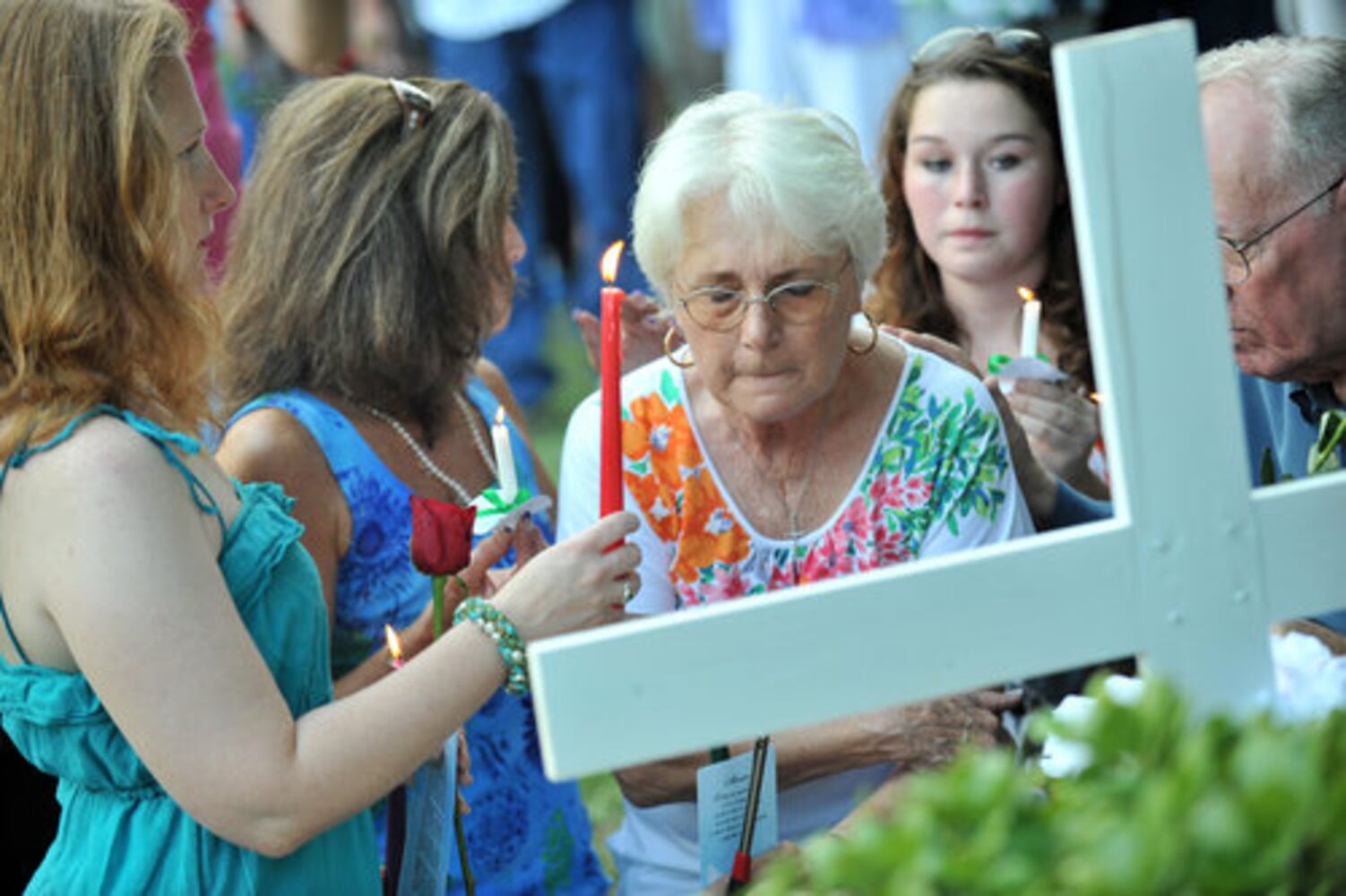 Candlelight vigil for Nique Leili
