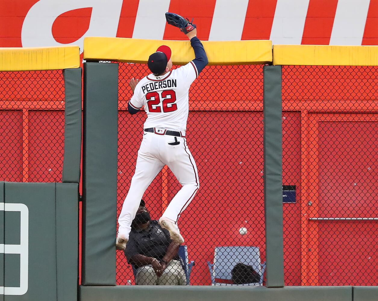 BRAVES PHOTO