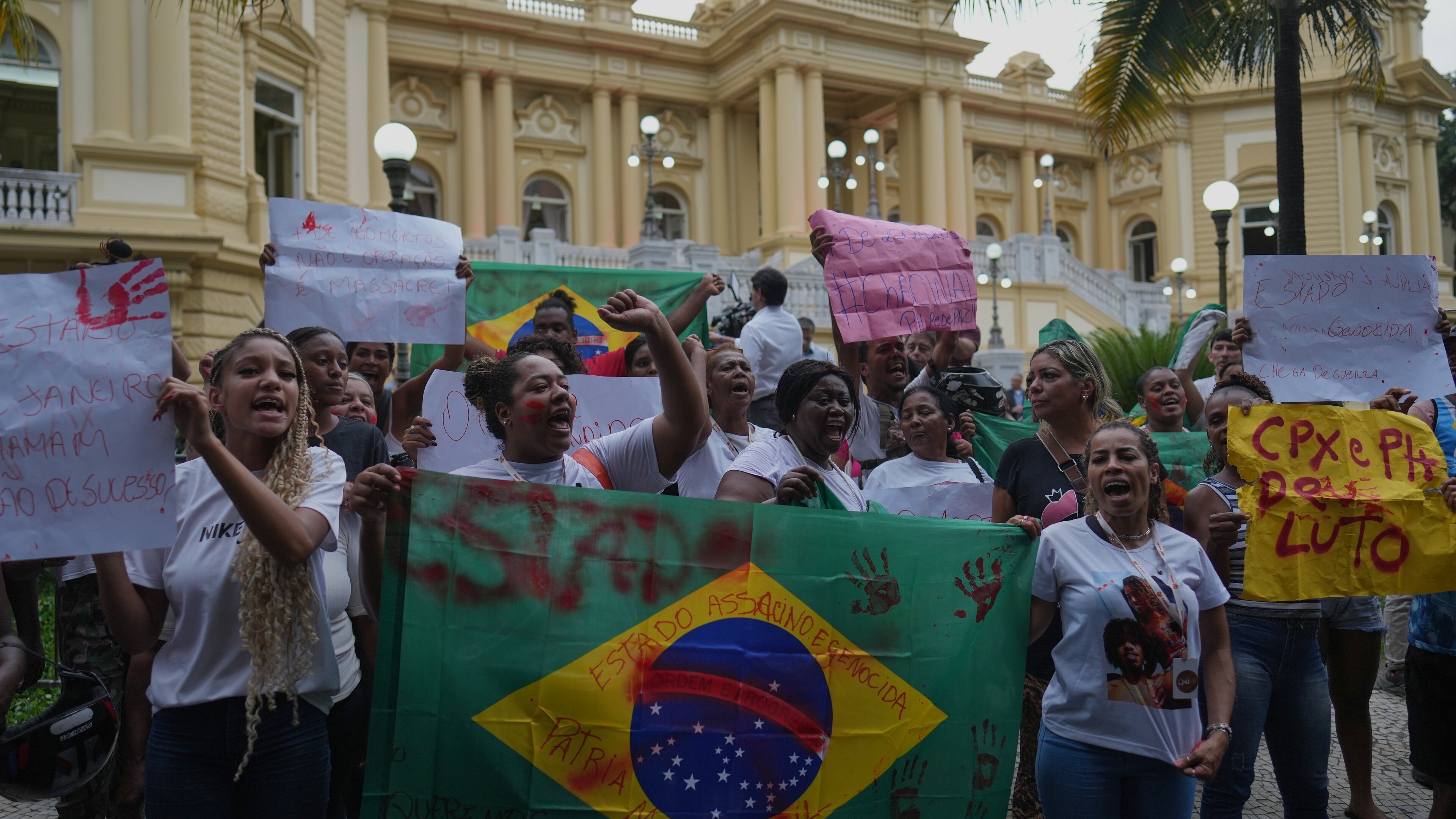 Penha favela residents protest in front of the Guanabara Palace against a deadly police operation on alleged drug traffickers of the Comando Vermelho gang, in Rio de Janeiro, Wednesday, Oct. 29, 2025. (AP Photo/Silvia Izquierdo)
