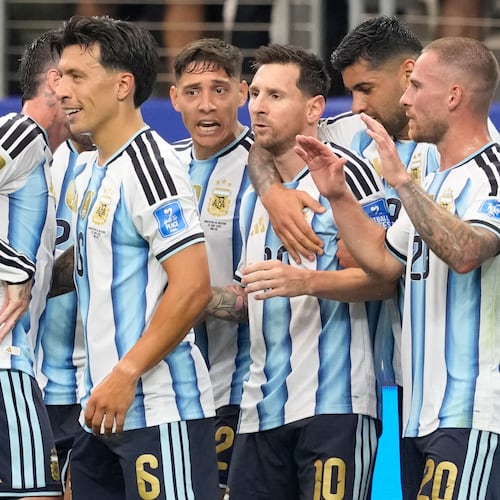 Argentina's Lionel Messi (10) celebrates scoring his side's first goal against Austria with teammates during the World Cup Group J soccer match in Arlington, Texas, near Dallas, Monday, June 22, 2026. (AP Photo/Tony Gutierrez)