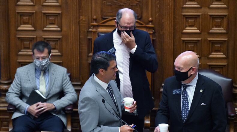 Lt. Gov. Geoff Duncan, center, confers with Senate Majority Leader Mike Dugan in the Senate chamber during a rare Saturday session. (Hyosub Shin / Hyosub.Shin@ajc.com)