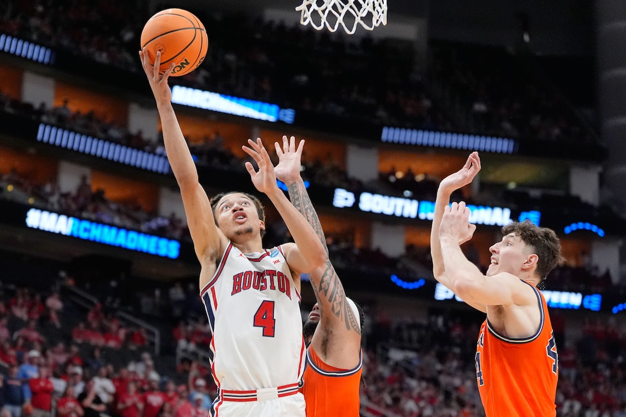 Houston guard Kingston Flemings (4) shoots past Illinois guard Kylan Boswell, center, and center Zvonimir Ivisic during the first half in the Sweet 16 of the NCAA college basketball tournament Thursday, March 26, 2026, in Houston. (AP Photo/Ashley Landis)