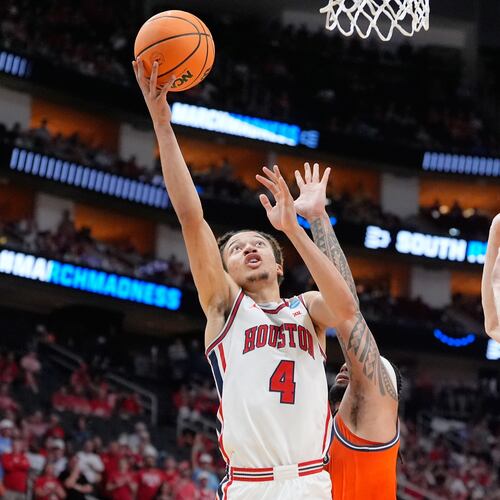 Houston guard Kingston Flemings (4) shoots past Illinois guard Kylan Boswell, center, and center Zvonimir Ivisic during the first half in the Sweet 16 of the NCAA college basketball tournament Thursday, March 26, 2026, in Houston. (AP Photo/Ashley Landis)