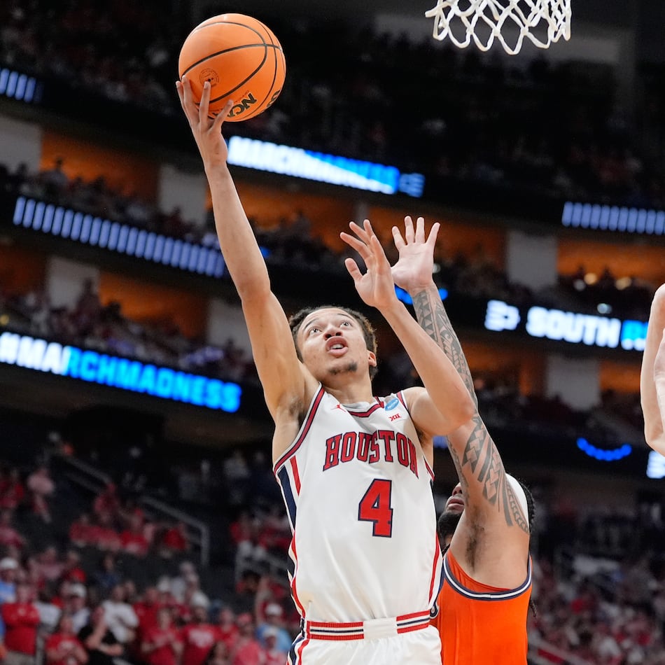 Houston guard Kingston Flemings (4) shoots past Illinois guard Kylan Boswell, center, and center Zvonimir Ivisic during the first half in the Sweet 16 of the NCAA college basketball tournament Thursday, March 26, 2026, in Houston. (AP Photo/Ashley Landis)