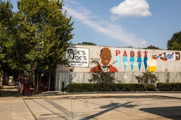 Moe’s and Joe’s in Virginia Highlands on N. Highland Ave is beside the gas station at Virginia Ave. (Jenni Girtman/Atlanta Event Photography)
