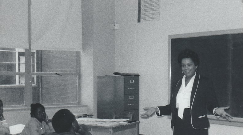 Raye Montague, who revolutionized U.S. naval engineering, speaks to a class in Maryland. (Courtesy of Montague family)