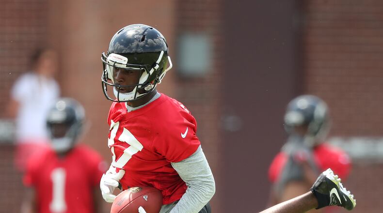 May 12, 2017, Flowery Branch: Falcons rookie wide receiver Deante Burton, Kansas State, catches a pass during rookie mini-camp on Friday, May 12, 2017, in Flowery Branch. He has been moved to cornerback. Curtis Compton/ccompton@ajc.com