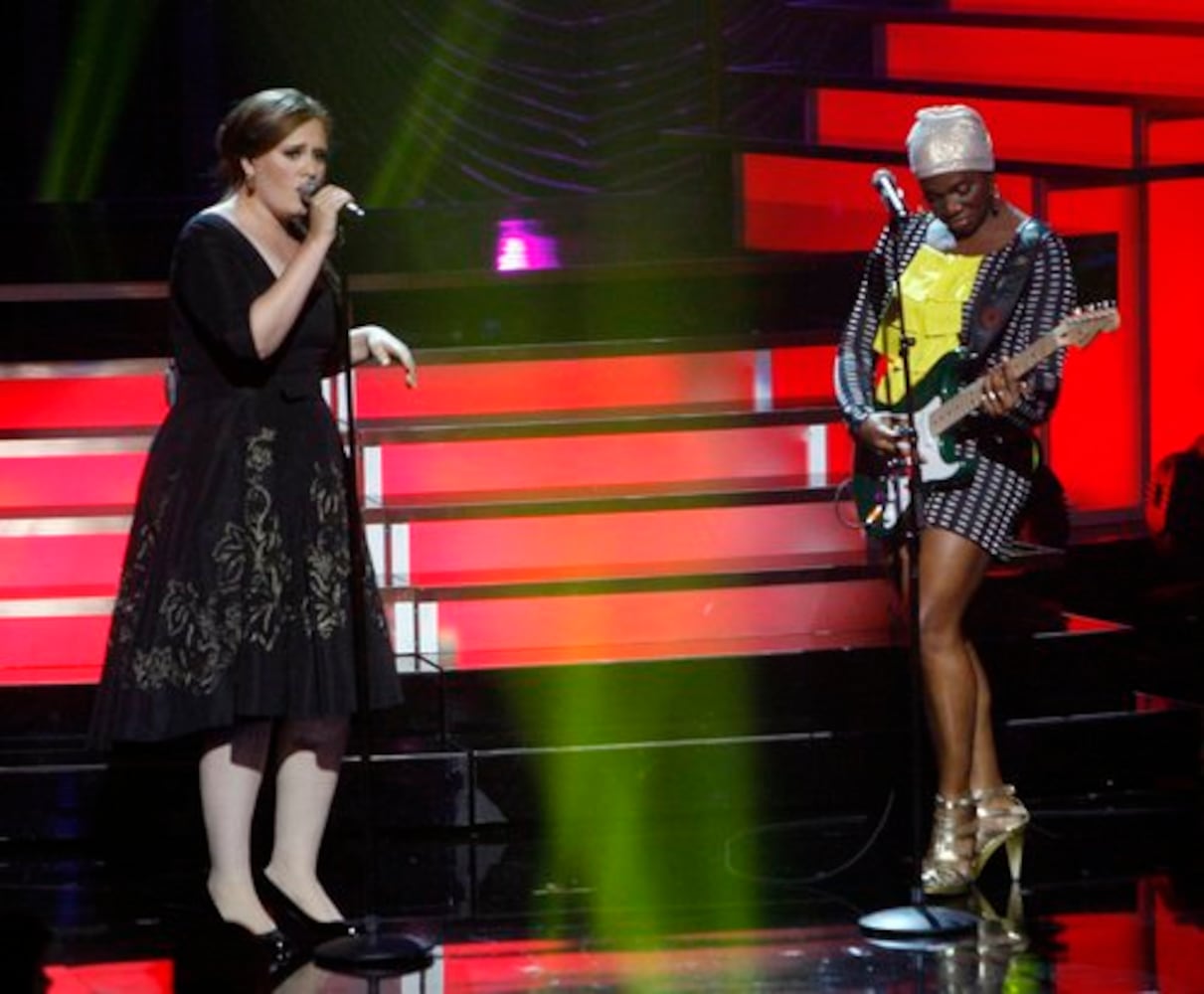 Divas inducted at VH1 Divas show