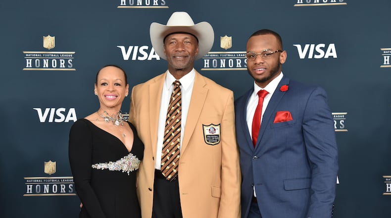 February 4, 2017 Houston, TX - Pro Football Hall of Fame Mel Blount and his guests pose for photographers on the red carpet before the annual NFL Honors awards show at Wortham Theater Center in Houston, TX, on Saturday, February 4, 2017. HYOSUB SHIN / HSHIN@AJC.COM