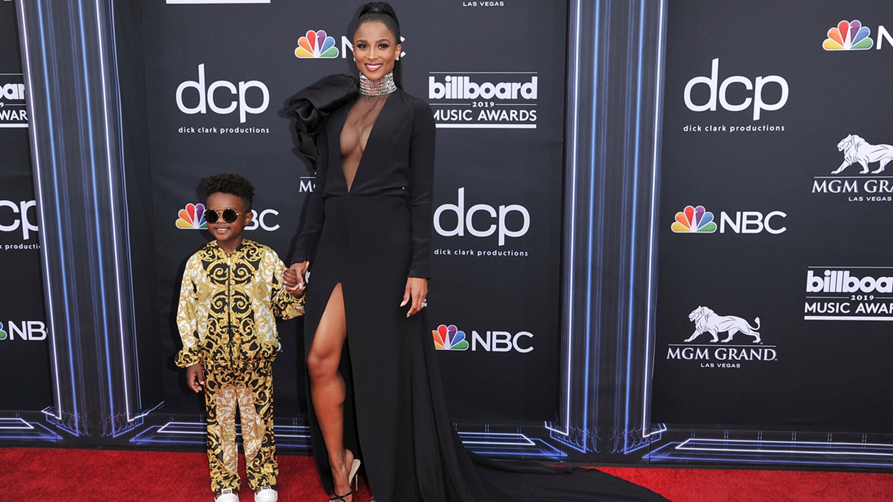 Photos: Stars walk the red carpet at the Billboard Music Awards