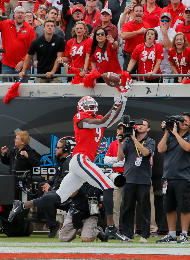 Photos: Bulldogs tackle the Gators in Jacksonville