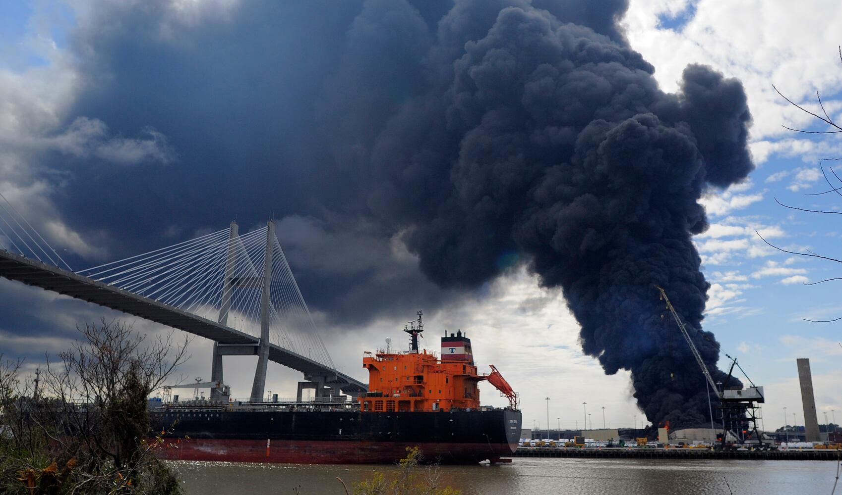 Large fire breaks out at Savannah Port