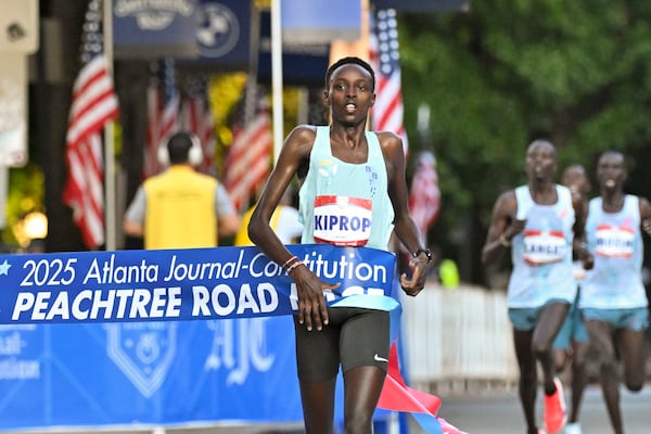 Patrick Kiprop won the men’s elite division, with a time of 27:35.