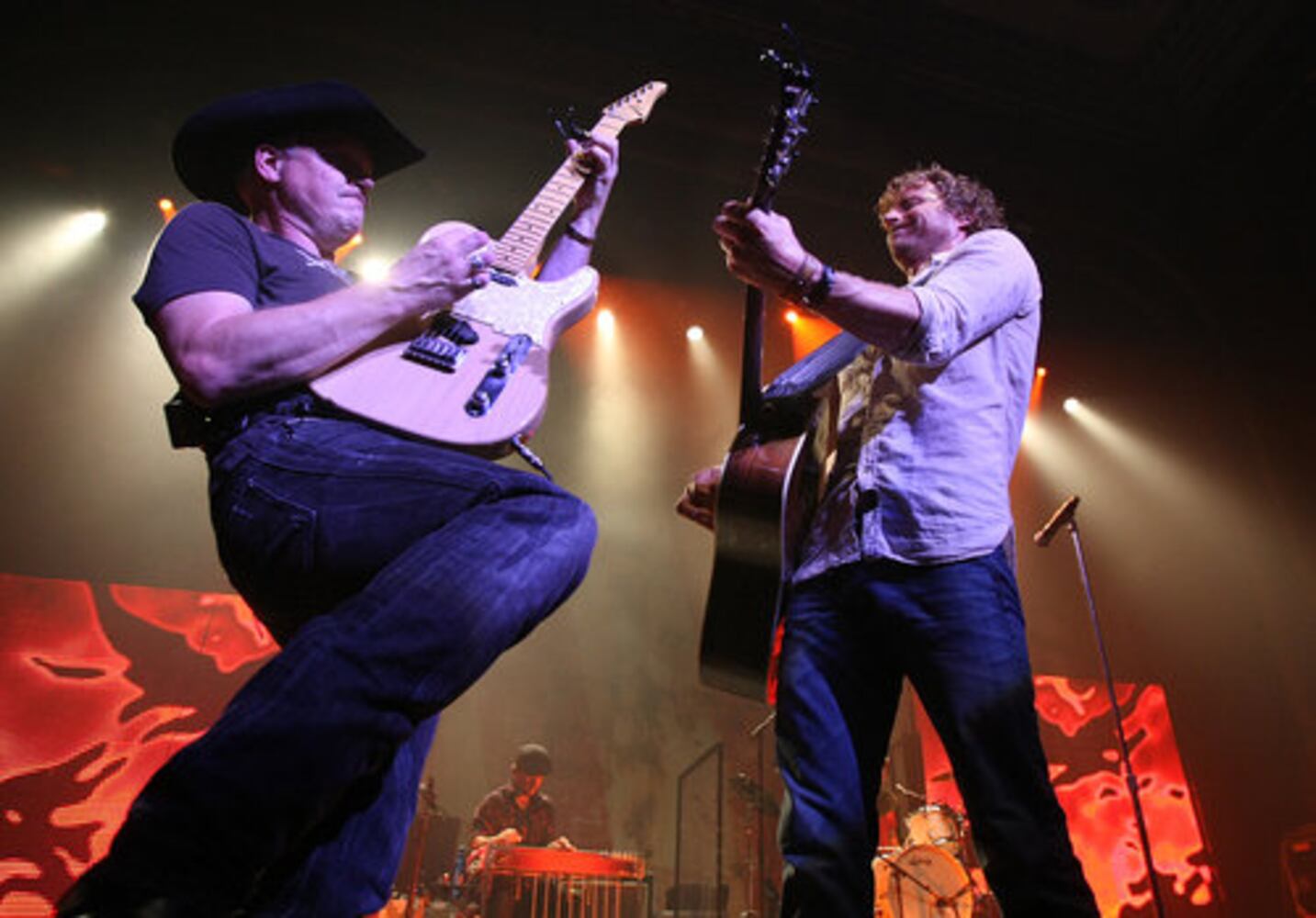 Dierks Bentley plays free Tabernacle concert