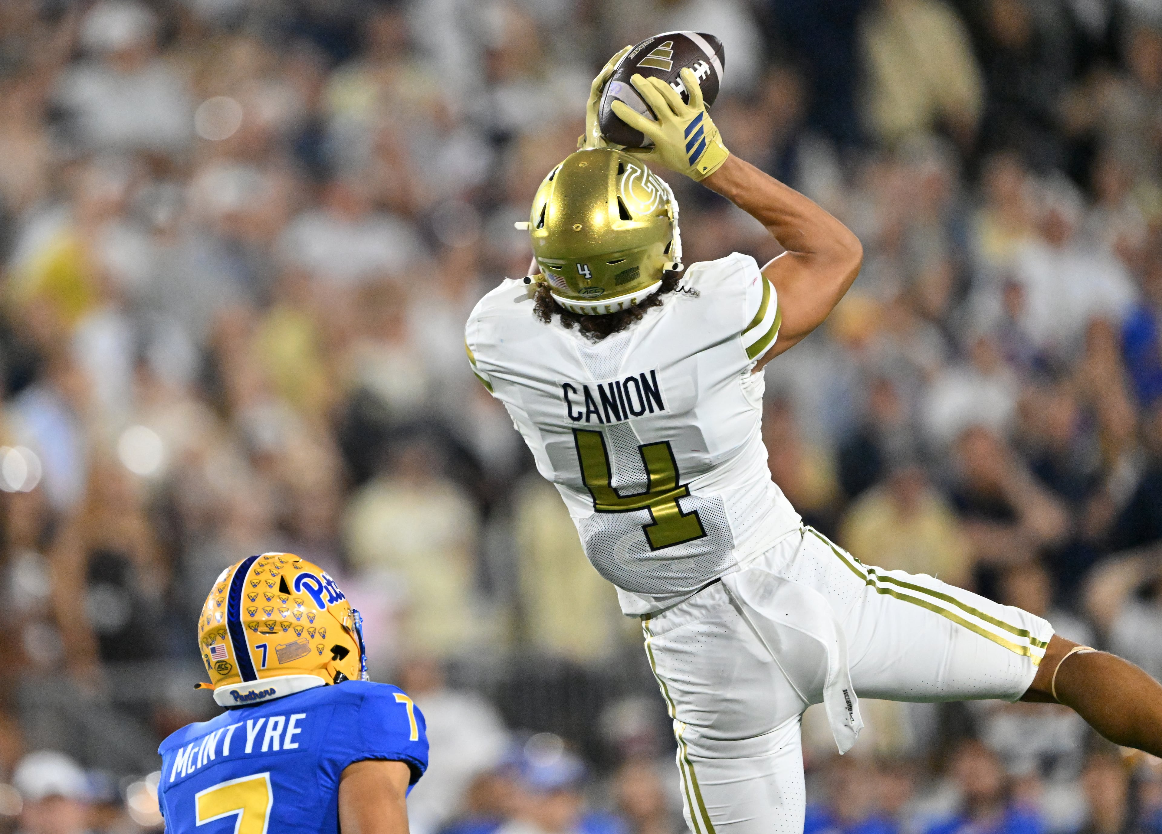Georgia Tech wide receiver Isiah Canion (4) makes a catch near the endzone during the second half in an NCAA college football game at Bobby Dodd Stadium, Saturday, November 22, 2025 in Atlanta. Pittsburgh won 42-28 over Georgia Tech. (Hyosub Shin / AJC)