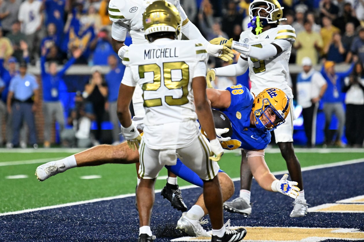 Georgia Tech trailed 28-0 in the second quarter to Pittsburgh in a game that could have clinched an ACC title game berth for the Yellow Jackets. (Hyosub Shin/AJC)