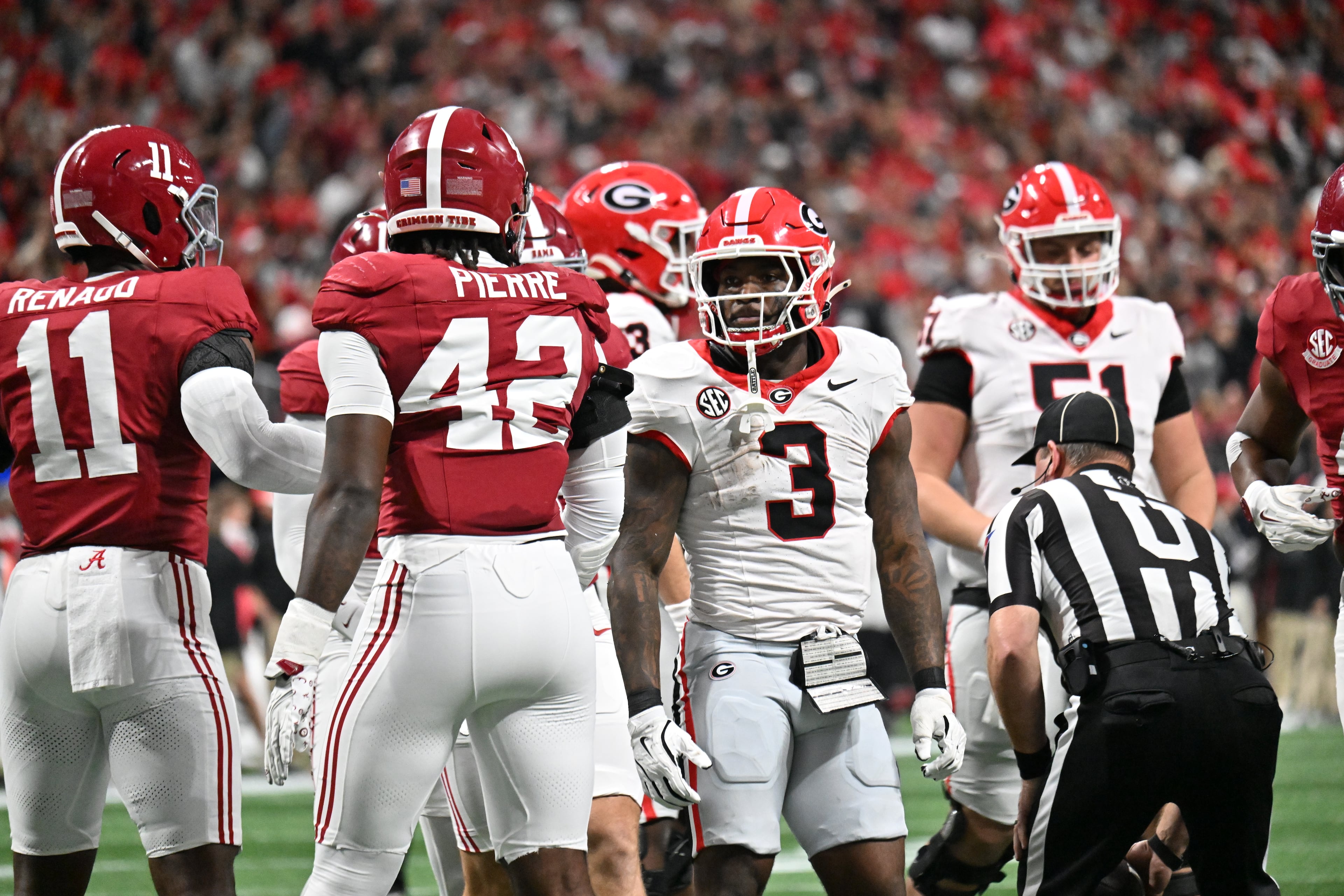 during the SEC Championship Game at Mercedes-Benz Stadium, Saturday, Dec. 6, 2025, in Atlanta. (Hyosub Shin / AJC)