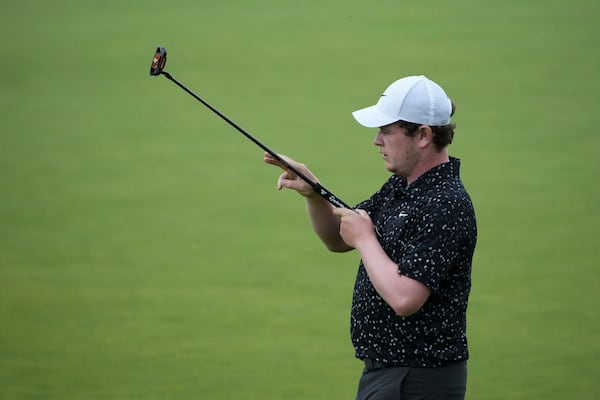 Robert MacIntyre, of Scotland, lines up a putt on the 18th hole during the final round of the U.S. Open golf tournament at Oakmont Country Club Sunday, June 15, 2025, in Oakmont, Pa. (AP Photo/Gene J. Puskar)