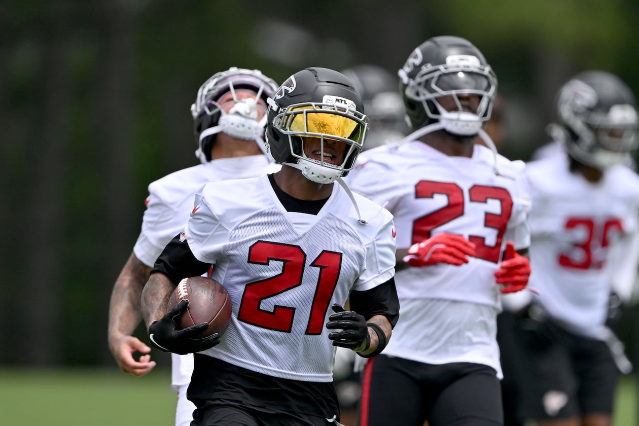Falcons cornerback Mike Hughes (center) — pictured during OTAs in late May — is entering his ninth season in the NFL. He missed two games with Atlanta because of a neck injury in 2024 and five games with neck and ankle injuries last season. (Hyosub Shin/AJC)