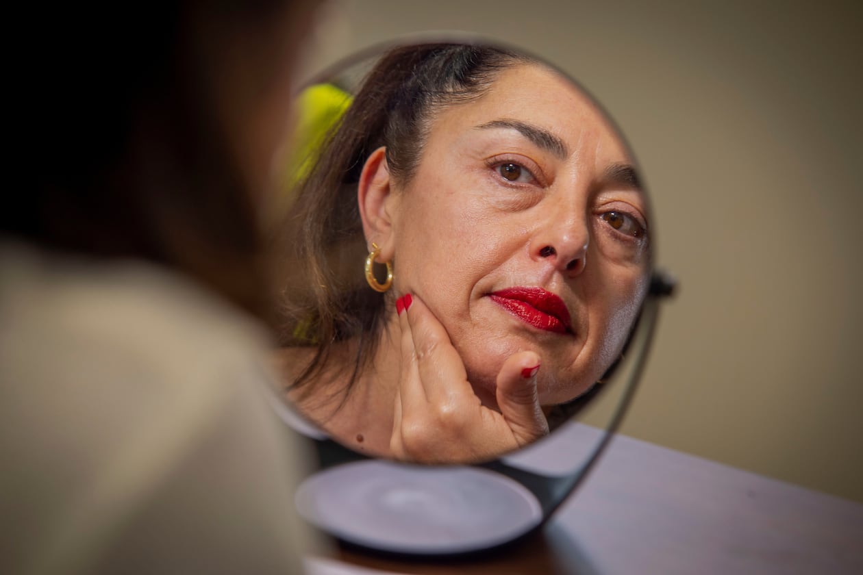 Deborah Borg discusses how to pull off the no makeup makeup look at the women's clothing store Dalya in New York. (Andy Kropa/Invision/AP 2025)