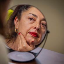 Deborah Borg discusses how to pull off the no makeup makeup look at the women's clothing store Dalya in New York. (Andy Kropa/Invision/AP 2025)