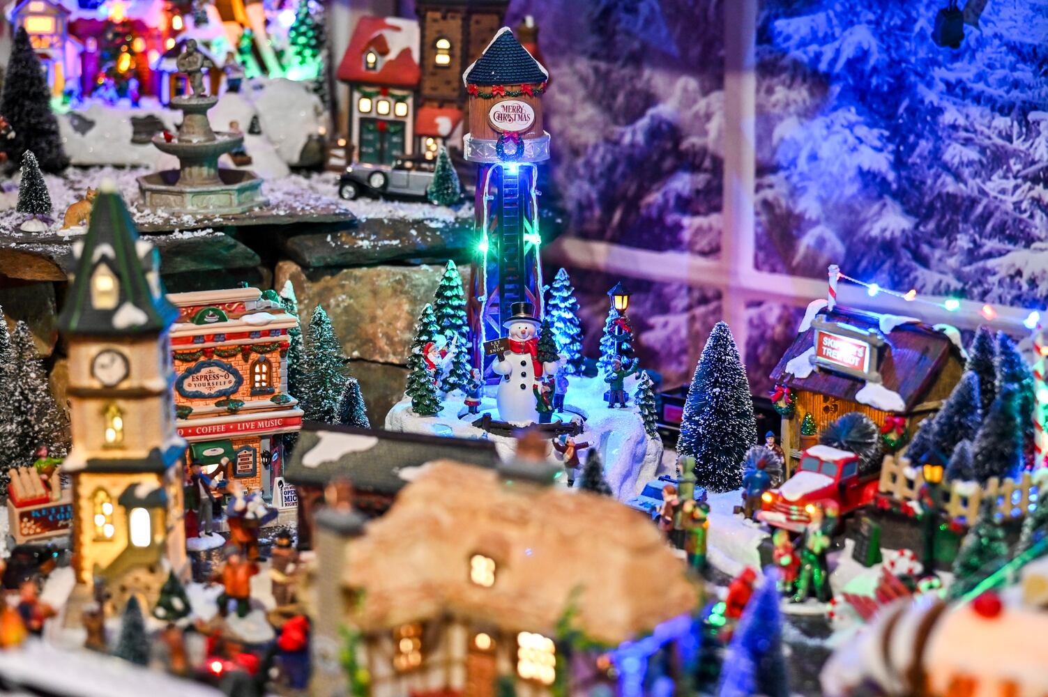 Savannah Christmas Train Villages