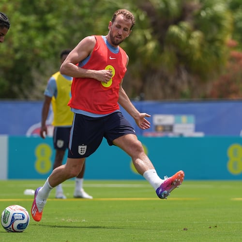 England forwards Harry Kane, right, and Marcus Rashford work out during a training session for the national soccer team in Palm Beach Gardens, Fla., Tuesday, June 2, 2026, ahead of the World Cup soccer tournament. (AP Photo/Rebecca Blackwell)