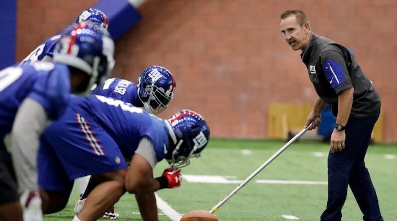 New York Giants defensive coordinator Steve Spagnuolo, right, runs a drill with his players during the team's organized team activities at its NFL football training facility, Thursday, May 25, 2017, in East Rutherford, N.J. (AP Photo/Julio Cortez)