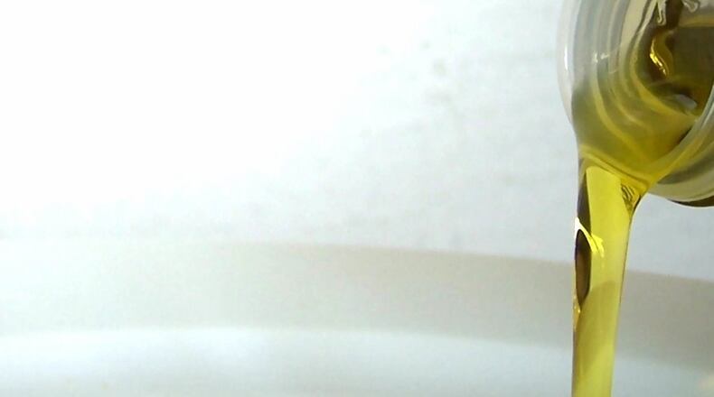 Olive oil. (International Olive Coucil)