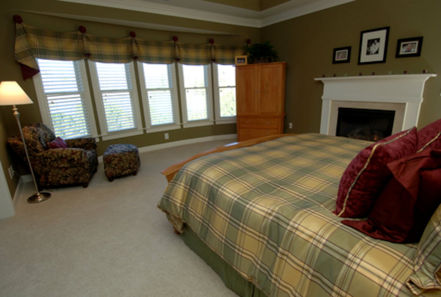 Comic books, entertaining define Smyrna home