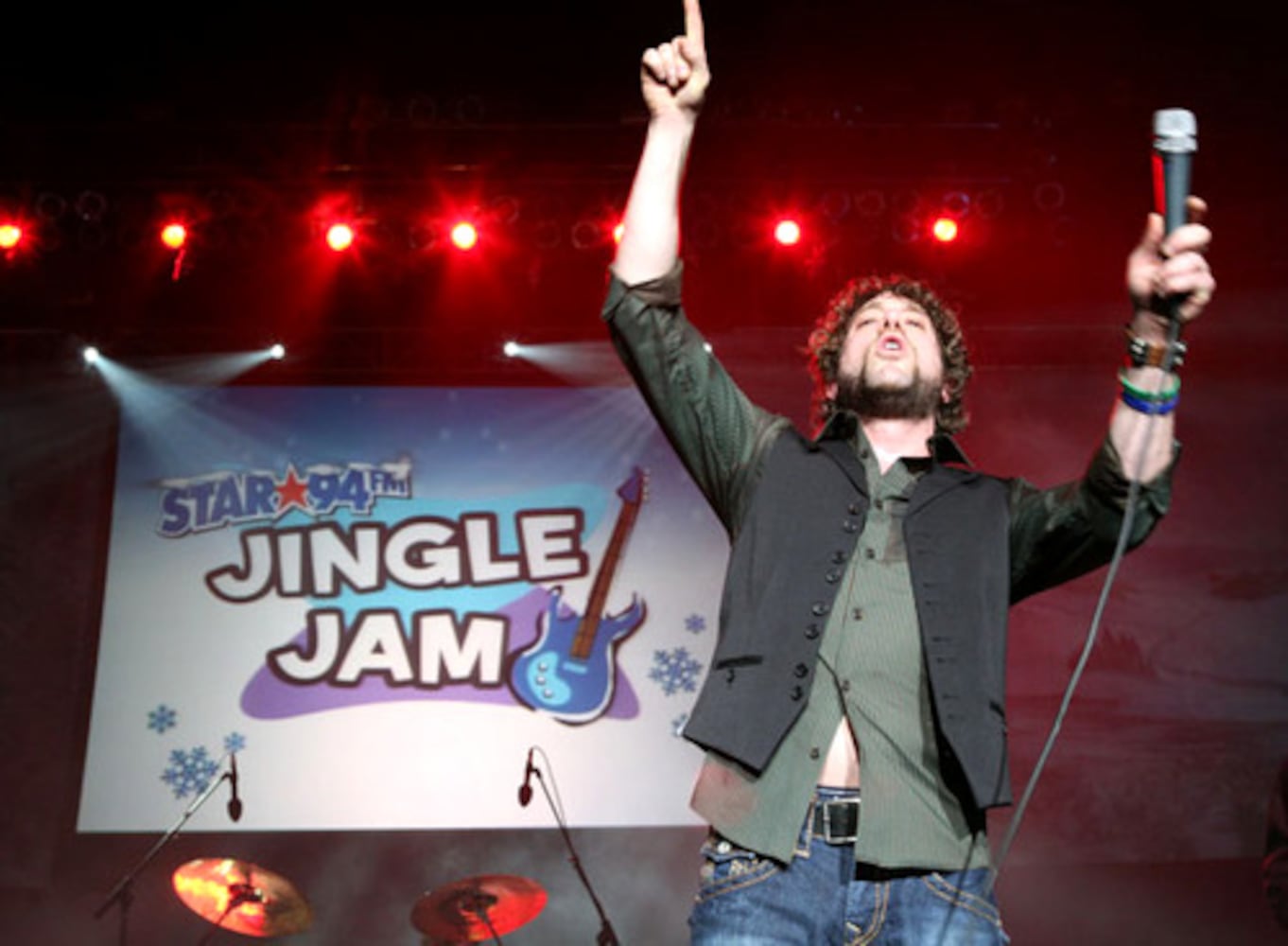 Avril Lavigne, the Jonas Brothers sell out Star 94 Jingle Jam