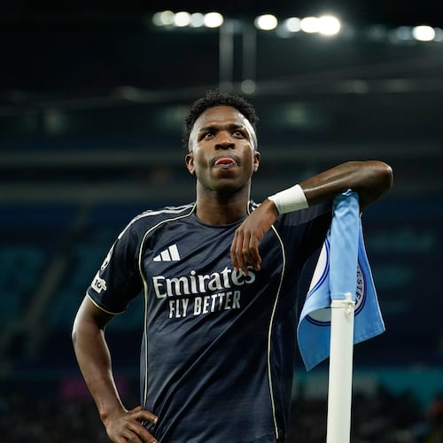 Real Madrid's scorer Vinicius Junior reacts at the corner flag after scoring the opening goal from the penalty spot during the Champions League round of 16 second leg soccer match between Manchester City and Real Madrid in Manchester, Tuesday, March 17, 2026. (AP Photo/Dave Thompson)