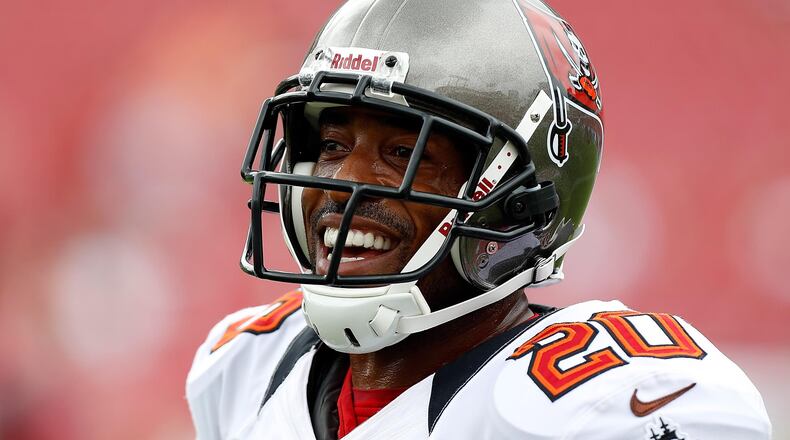 Former Tampa Bay Buccaneers defensvie Ronde Barber is callling the game for FOX.