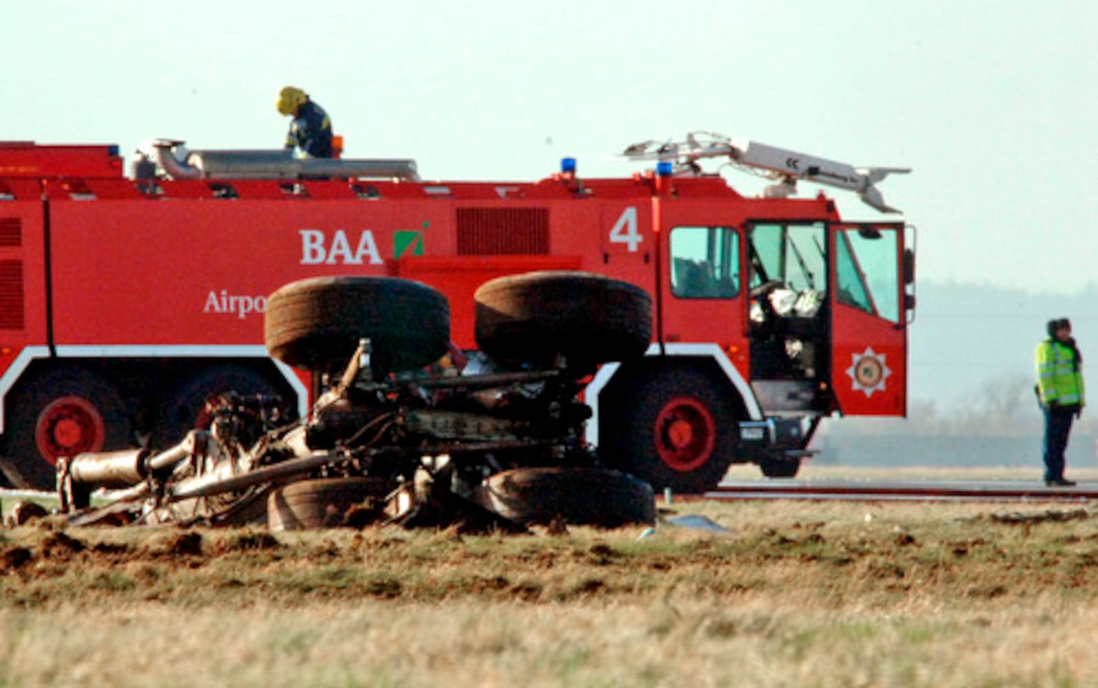 Plane crash-lands at Heathrow