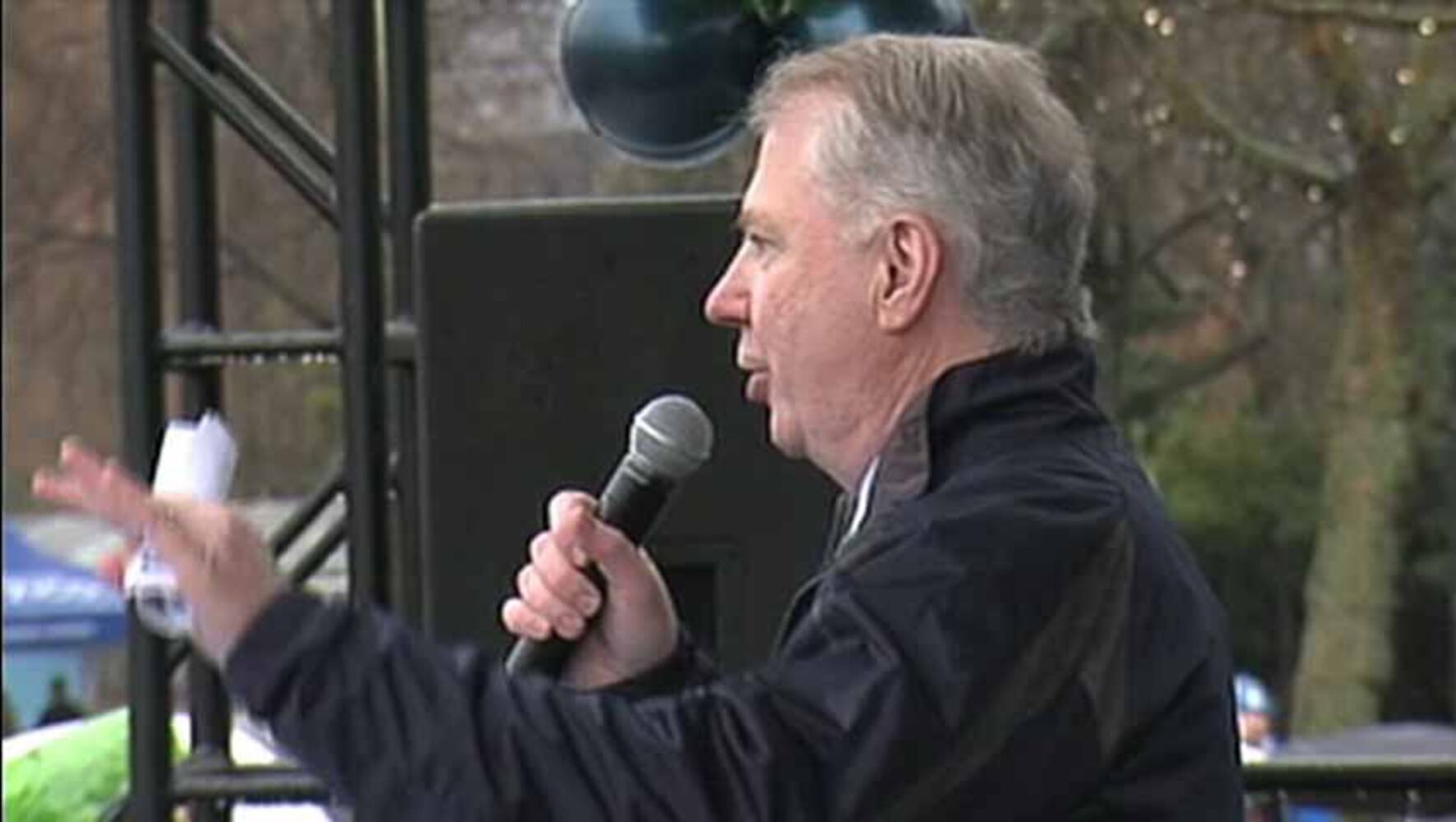 Fans rally for Seahawks at Seattle Center