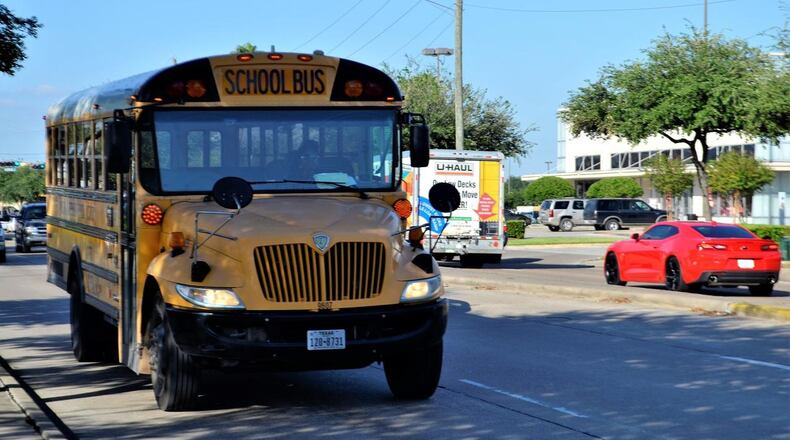 Quick thinking by a school bus driver in Florida averted problems when the vehicle caught fire Friday morning.