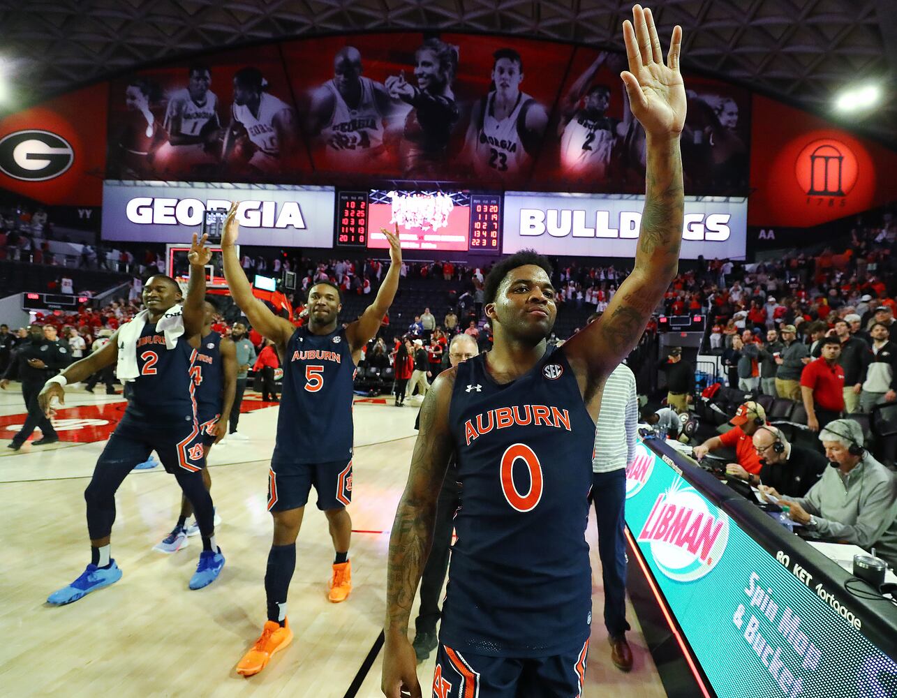 BULLDOGS BASKETBALL PHOTO
