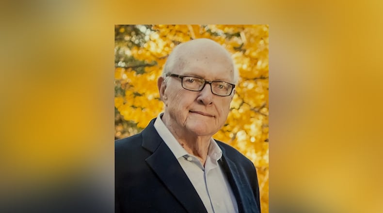 Barry Dexter Lynch rose from a poor rural Mississippi upbringing to become a successful sales- and businessman, as well as an early computer programmer. (Courtesy of the Lynch Family)