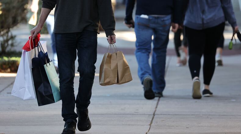The National Retail Federation predicts up to $989 billion in holiday retail sales, the best haul since 2019. (Ricardo Ramirez Buxeda/Orlando Sentinel/TNS)