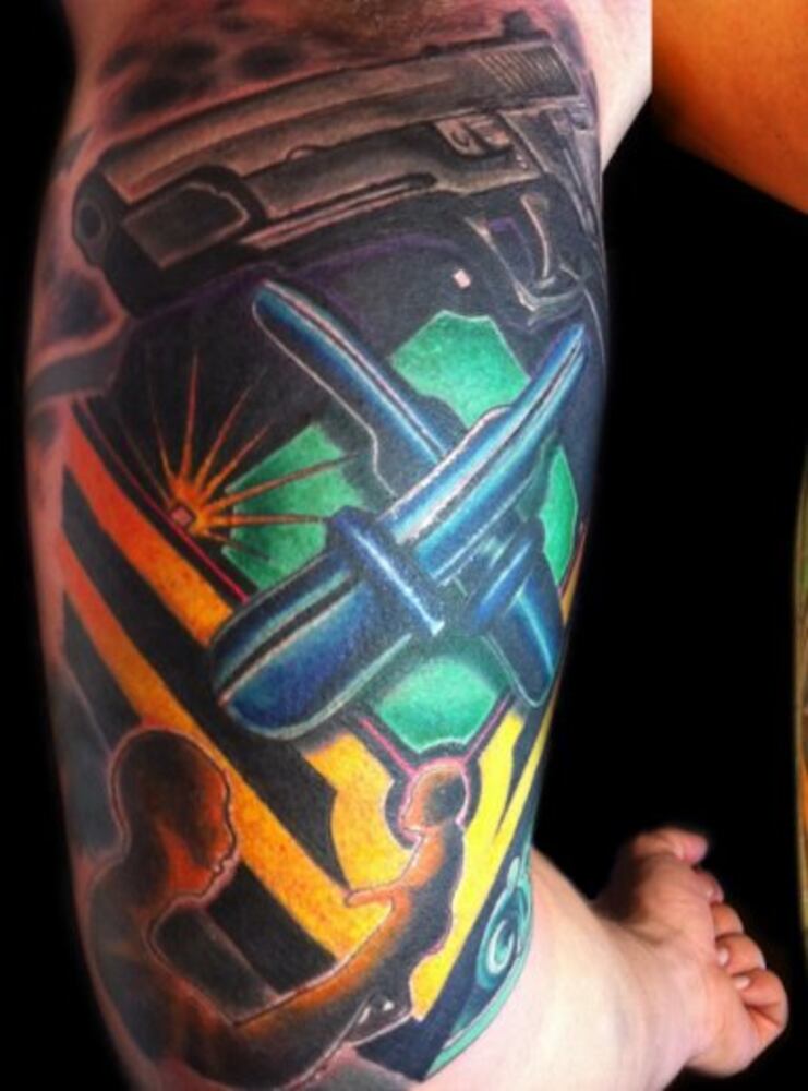 Atlanta tattoo artist inks baseball players, including Braves