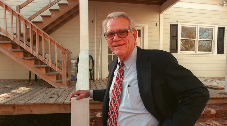 Former Roswell Mayor W.L. "Pug" Mabry died Friday, April 28, 2023, at age 95. In this 1998 photo, he was restoring the 1916 house pictured in the background. (AJC file photo)