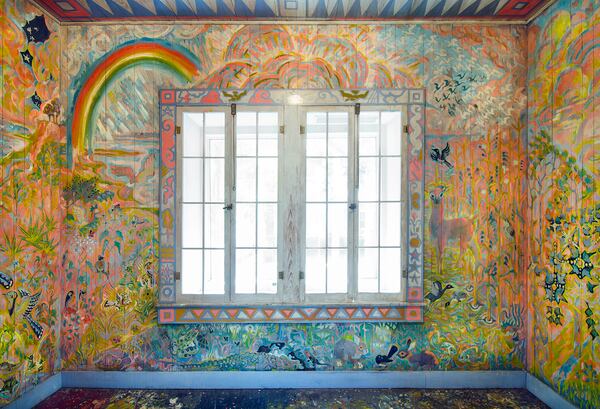 Local artist Walter Anderson captured the flora and fauna of his surroundings in a signature style and vibrant hues.
Courtesy of The Walter Anderson Museum of Art