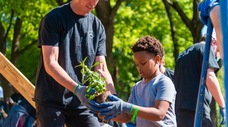 Mercedes-Benz USA Teams Up With Matt Ryan To Build An Outdoor Learning Lab For Atlanta Students As Part of National Volunteer Week. Courtesy of Cahill Productions for Mercedes-Benz USA