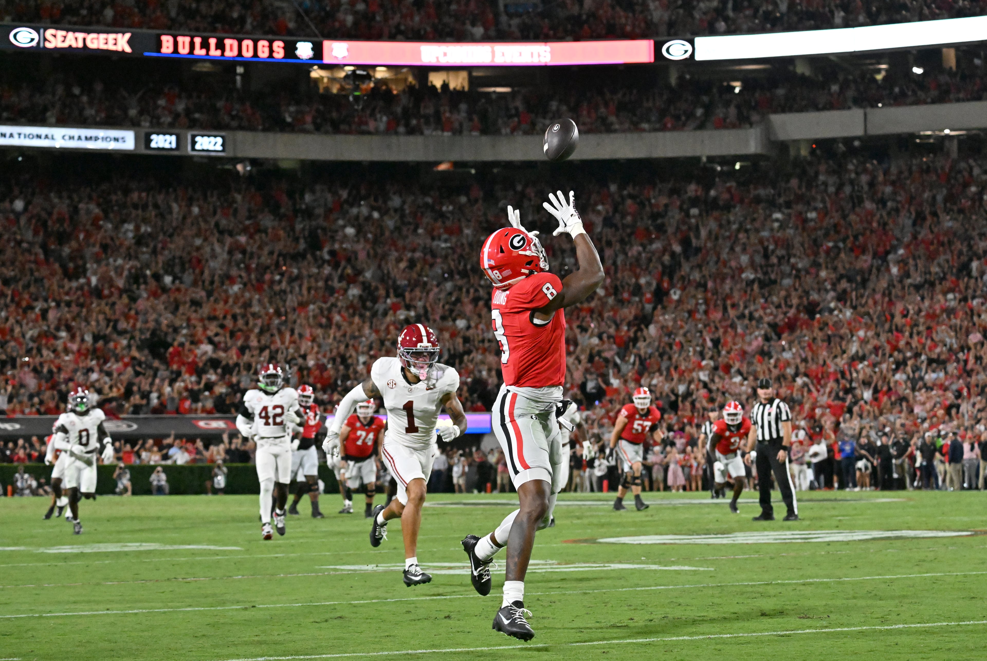 Georgia wide receiver Colbie Young (8) makes a touchdown catch during the first half in an NCAA football game at Sanford Stadium, Saturday, September 27, 2025, in Athens. (Hyosub Shin / AJC)