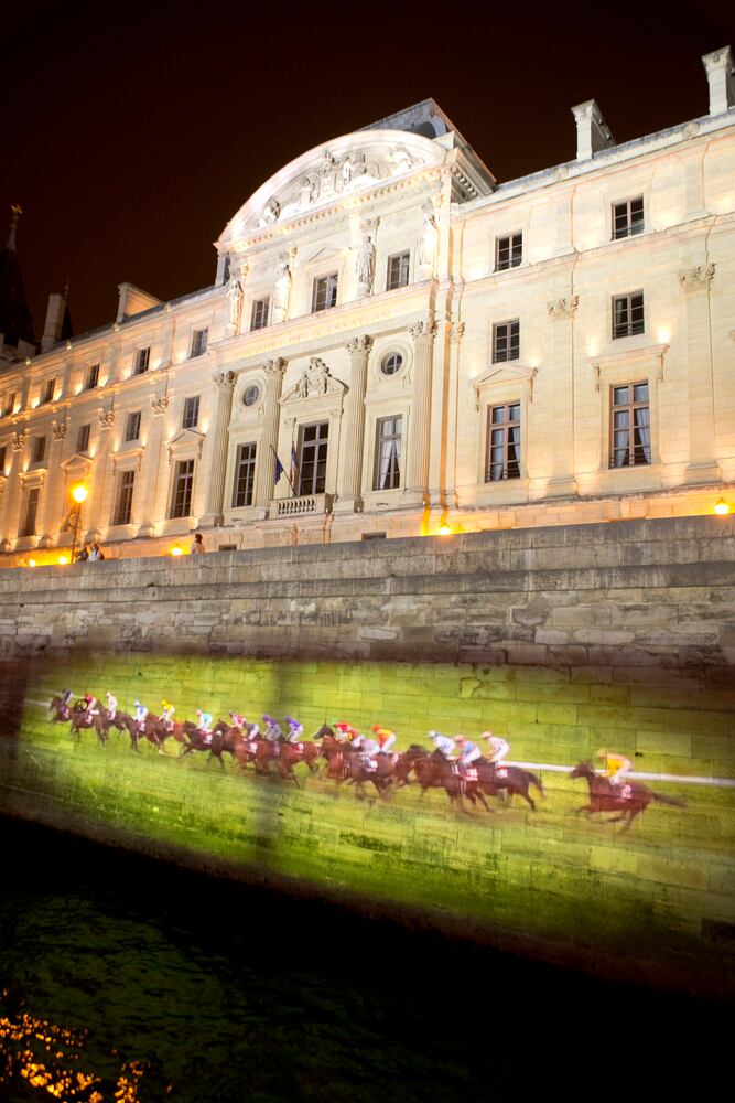 Images of famous landmarks along the Seine River