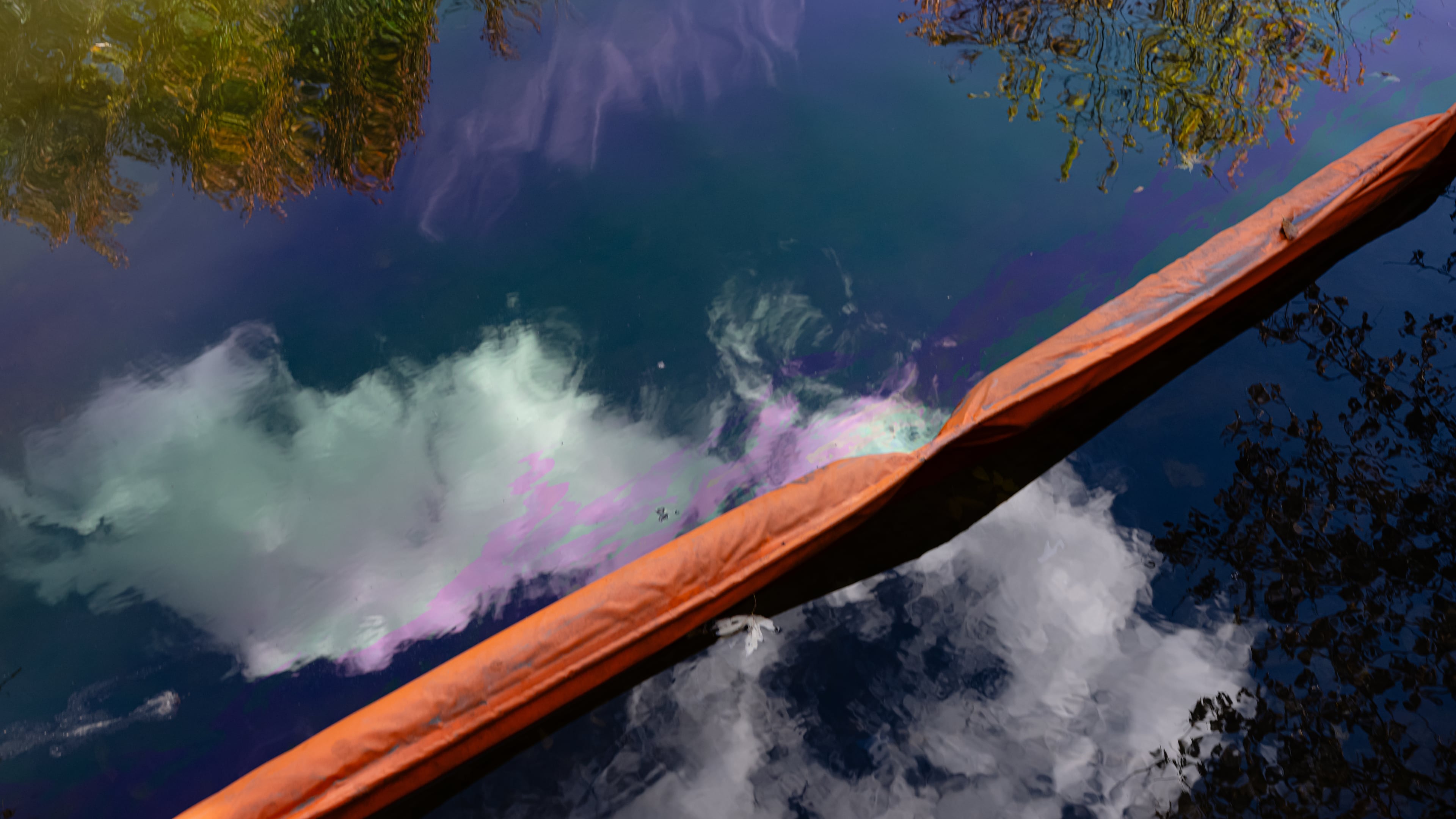 Oil runoff from the UPS plane crash is seen in a waterway known as Northern Ditch, Saturday, Nov. 8, 2025, in Louisville, Ky. (AP Photo/Jon Cherry)