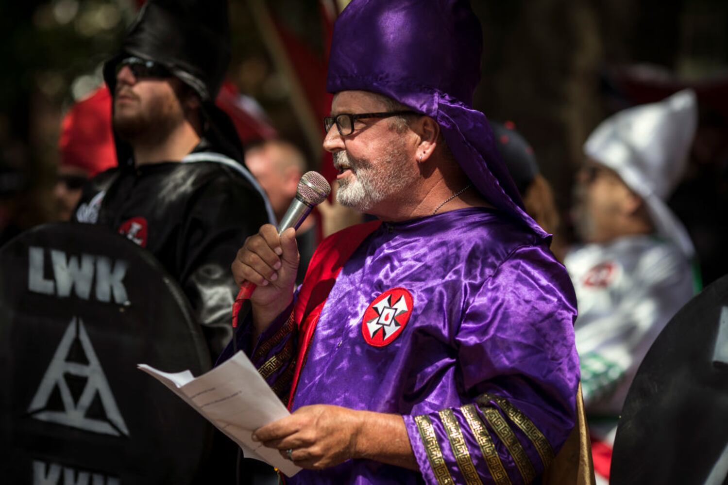 protesters clash with kkk at rally in charlottesville